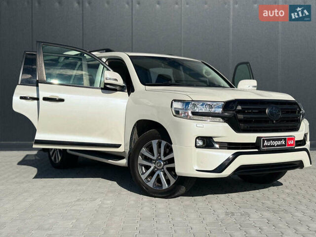 Белый Тойота Ленд Крузер, объемом двигателя 4.7 л и пробегом 145 тыс. км за 46590 $, фото 36 на Automoto.ua