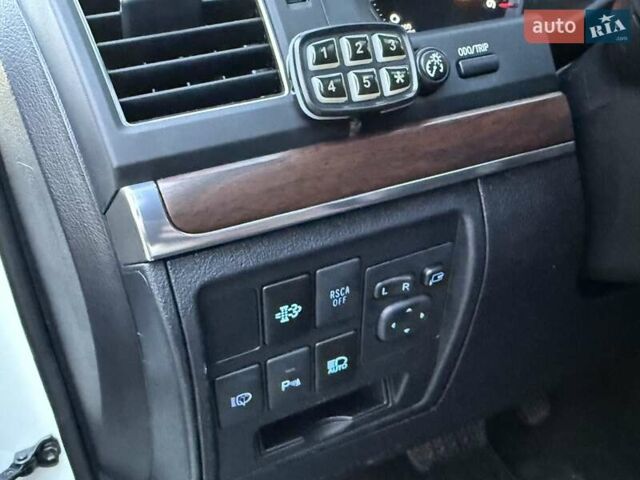 Белый Тойота Ленд Крузер, объемом двигателя 4.46 л и пробегом 301 тыс. км за 44950 $, фото 63 на Automoto.ua