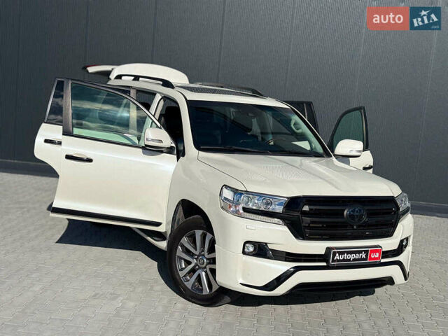 Белый Тойота Ленд Крузер, объемом двигателя 4.7 л и пробегом 145 тыс. км за 46590 $, фото 37 на Automoto.ua