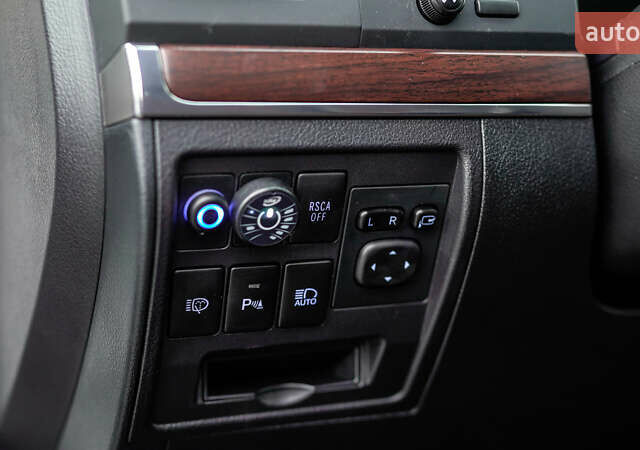 Білий Тойота Ленд Крузер, об'ємом двигуна 4.61 л та пробігом 51 тис. км за 52098 $, фото 24 на Automoto.ua