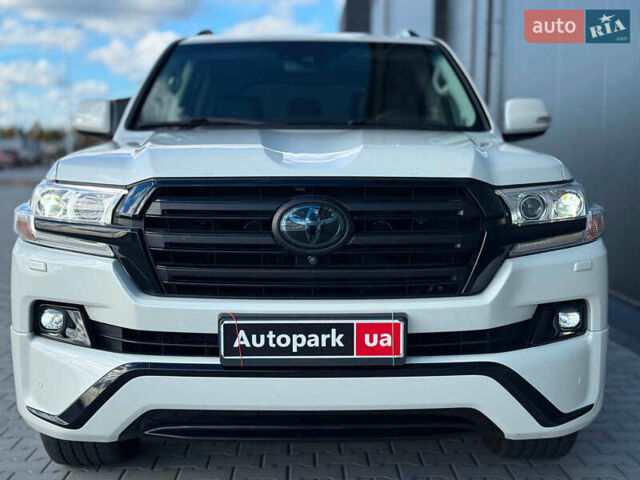 Белый Тойота Ленд Крузер, объемом двигателя 4.7 л и пробегом 145 тыс. км за 46590 $, фото 28 на Automoto.ua