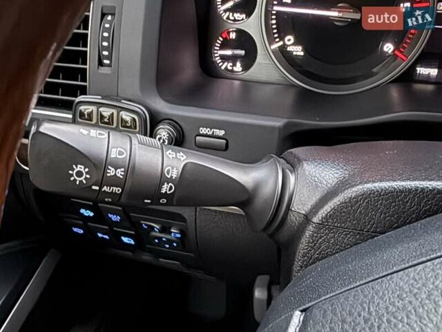 Белый Тойота Ленд Крузер, объемом двигателя 4.46 л и пробегом 301 тыс. км за 44950 $, фото 111 на Automoto.ua