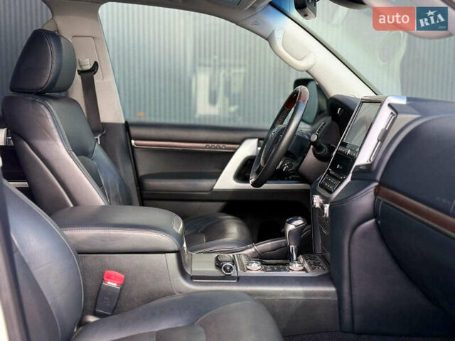 Белый Тойота Ленд Крузер, объемом двигателя 4.7 л и пробегом 145 тыс. км за 46590 $, фото 30 на Automoto.ua