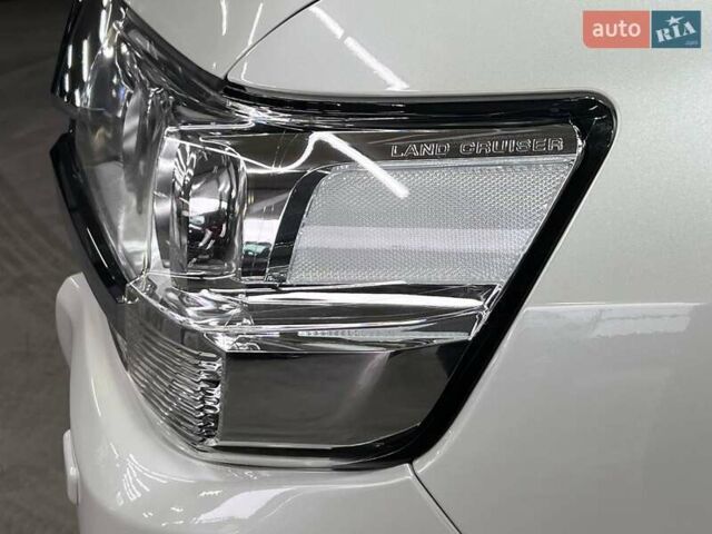Белый Тойота Ленд Крузер, объемом двигателя 4.46 л и пробегом 90 тыс. км за 55000 $, фото 3 на Automoto.ua