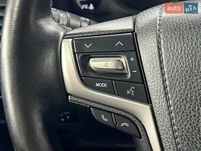 Белый Тойота Ленд Крузер, объемом двигателя 4.46 л и пробегом 90 тыс. км за 55000 $, фото 30 на Automoto.ua