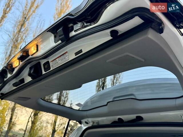 Белый Тойота Ленд Крузер, объемом двигателя 4.46 л и пробегом 301 тыс. км за 44950 $, фото 77 на Automoto.ua