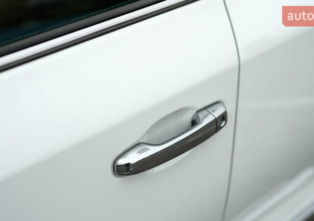 Білий Тойота Ленд Крузер, об'ємом двигуна 4.61 л та пробігом 51 тис. км за 52098 $, фото 18 на Automoto.ua