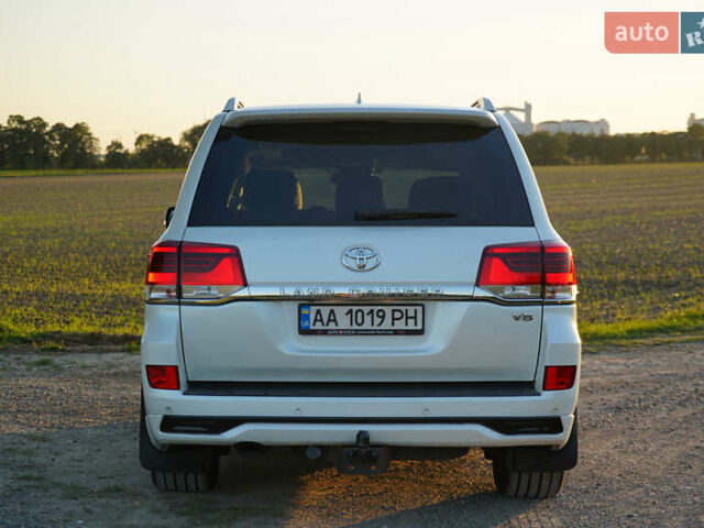 Белый Тойота Ленд Крузер, объемом двигателя 4.46 л и пробегом 215 тыс. км за 47000 $, фото 6 на Automoto.ua