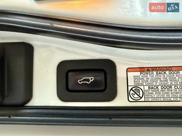 Белый Тойота Ленд Крузер, объемом двигателя 4.46 л и пробегом 301 тыс. км за 44950 $, фото 75 на Automoto.ua