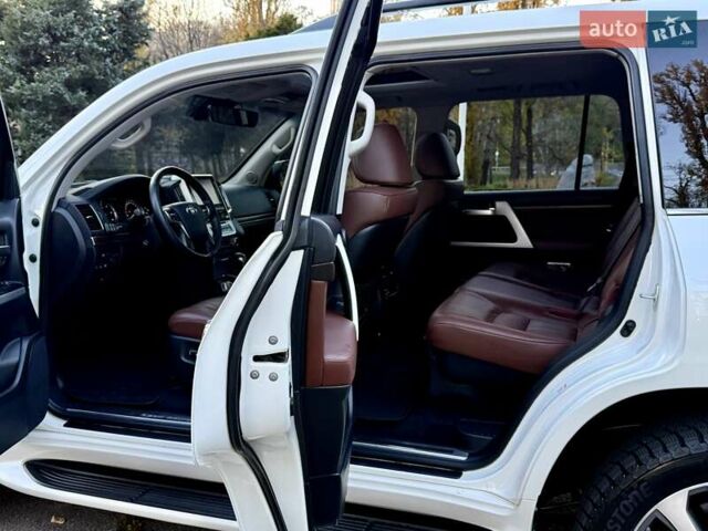 Белый Тойота Ленд Крузер, объемом двигателя 4.46 л и пробегом 301 тыс. км за 44950 $, фото 71 на Automoto.ua