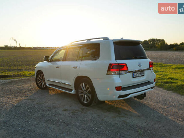 Белый Тойота Ленд Крузер, объемом двигателя 4.46 л и пробегом 215 тыс. км за 47000 $, фото 9 на Automoto.ua