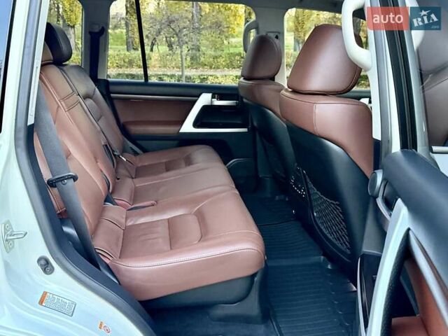 Белый Тойота Ленд Крузер, объемом двигателя 4.46 л и пробегом 301 тыс. км за 44950 $, фото 80 на Automoto.ua