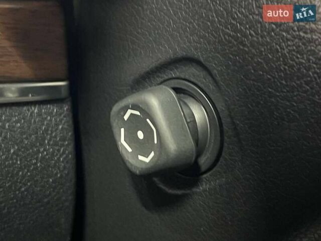 Белый Тойота Ленд Крузер, объемом двигателя 4.46 л и пробегом 90 тыс. км за 55000 $, фото 32 на Automoto.ua