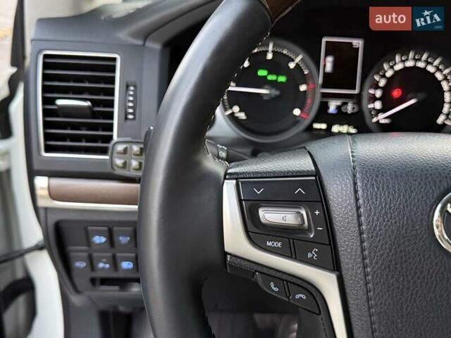 Белый Тойота Ленд Крузер, объемом двигателя 4.46 л и пробегом 301 тыс. км за 44950 $, фото 113 на Automoto.ua