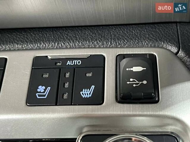 Белый Тойота Ленд Крузер, объемом двигателя 4.46 л и пробегом 90 тыс. км за 55000 $, фото 19 на Automoto.ua