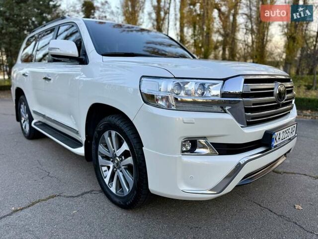 Белый Тойота Ленд Крузер, объемом двигателя 4.46 л и пробегом 301 тыс. км за 44950 $, фото 24 на Automoto.ua