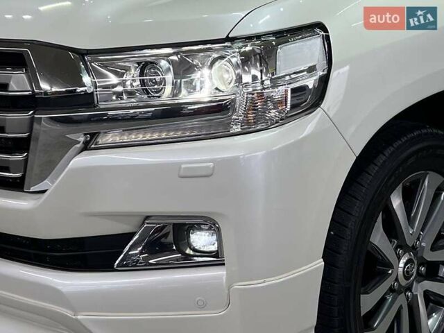 Белый Тойота Ленд Крузер, объемом двигателя 4.46 л и пробегом 90 тыс. км за 55000 $, фото 2 на Automoto.ua