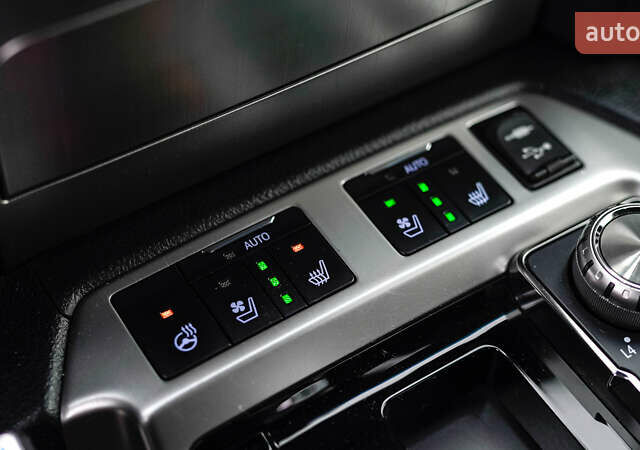 Білий Тойота Ленд Крузер, об'ємом двигуна 4.61 л та пробігом 51 тис. км за 52098 $, фото 41 на Automoto.ua