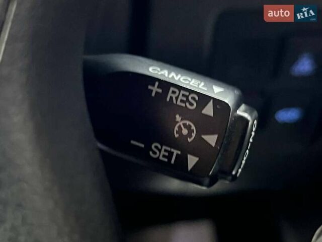 Белый Тойота Ленд Крузер, объемом двигателя 4.46 л и пробегом 90 тыс. км за 55000 $, фото 35 на Automoto.ua