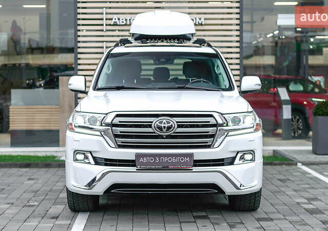 Білий Тойота Ленд Крузер, об'ємом двигуна 4.61 л та пробігом 51 тис. км за 52098 $, фото 4 на Automoto.ua