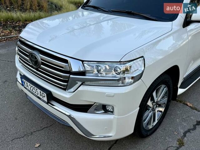 Белый Тойота Ленд Крузер, объемом двигателя 4.46 л и пробегом 301 тыс. км за 44950 $, фото 29 на Automoto.ua