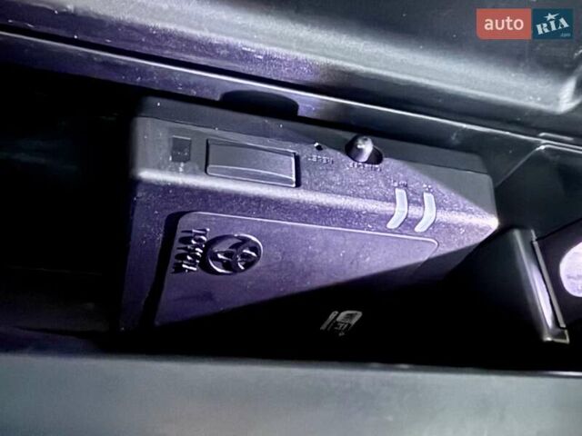 Белый Тойота Ленд Крузер, объемом двигателя 4.46 л и пробегом 301 тыс. км за 44950 $, фото 98 на Automoto.ua