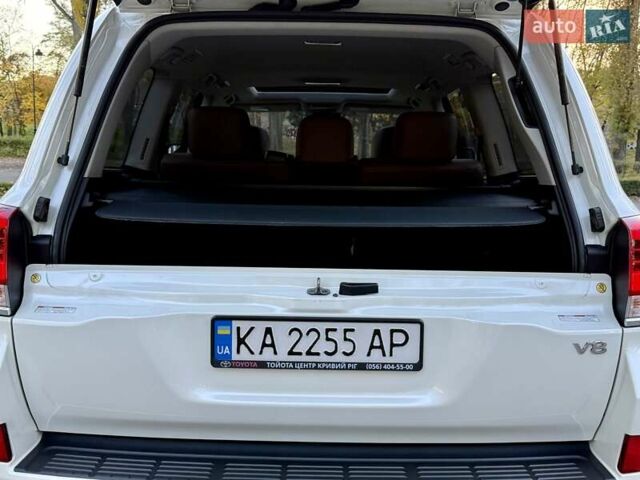 Белый Тойота Ленд Крузер, объемом двигателя 4.46 л и пробегом 301 тыс. км за 44950 $, фото 72 на Automoto.ua