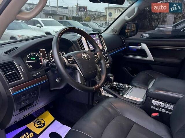 Белый Тойота Ленд Крузер, объемом двигателя 4.46 л и пробегом 225 тыс. км за 47000 $, фото 19 на Automoto.ua