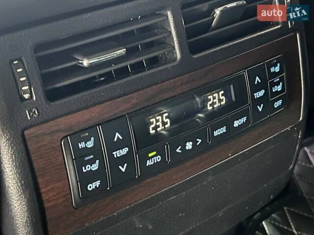 Белый Тойота Ленд Крузер, объемом двигателя 4.46 л и пробегом 90 тыс. км за 55000 $, фото 39 на Automoto.ua