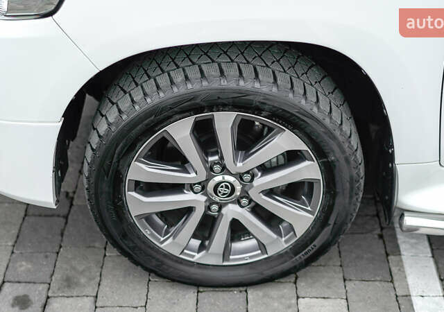 Білий Тойота Ленд Крузер, об'ємом двигуна 4.61 л та пробігом 51 тис. км за 52098 $, фото 17 на Automoto.ua