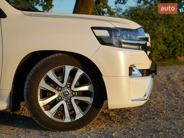 Белый Тойота Ленд Крузер, объемом двигателя 4.46 л и пробегом 215 тыс. км за 47000 $, фото 5 на Automoto.ua