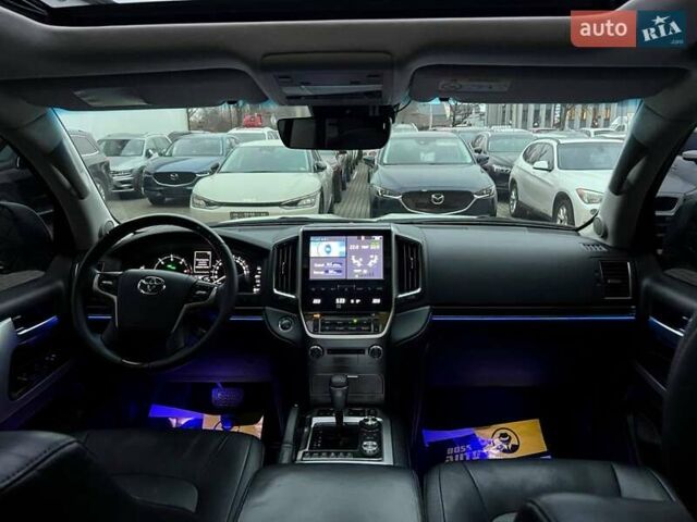 Белый Тойота Ленд Крузер, объемом двигателя 4.46 л и пробегом 225 тыс. км за 47000 $, фото 12 на Automoto.ua