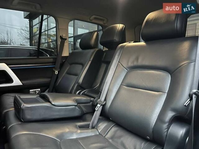 Белый Тойота Ленд Крузер, объемом двигателя 4.46 л и пробегом 225 тыс. км за 47000 $, фото 16 на Automoto.ua