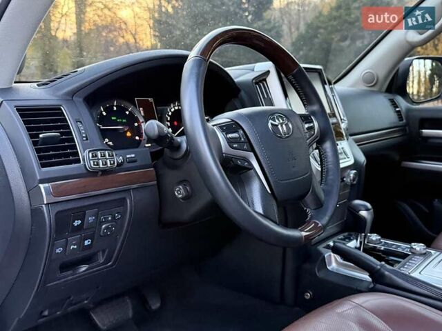 Белый Тойота Ленд Крузер, объемом двигателя 4.46 л и пробегом 301 тыс. км за 44950 $, фото 64 на Automoto.ua