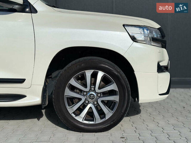 Белый Тойота Ленд Крузер, объемом двигателя 4.7 л и пробегом 145 тыс. км за 46590 $, фото 24 на Automoto.ua