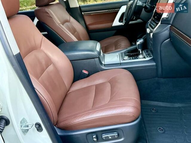 Белый Тойота Ленд Крузер, объемом двигателя 4.46 л и пробегом 301 тыс. км за 44950 $, фото 84 на Automoto.ua