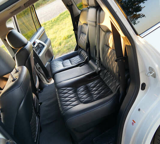 Белый Тойота Ленд Крузер, объемом двигателя 4.46 л и пробегом 215 тыс. км за 47000 $, фото 17 на Automoto.ua