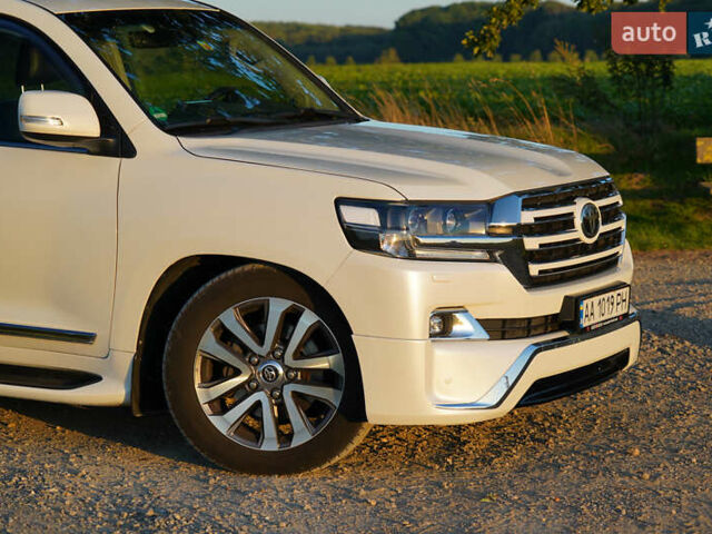 Белый Тойота Ленд Крузер, объемом двигателя 4.46 л и пробегом 215 тыс. км за 47000 $, фото 3 на Automoto.ua