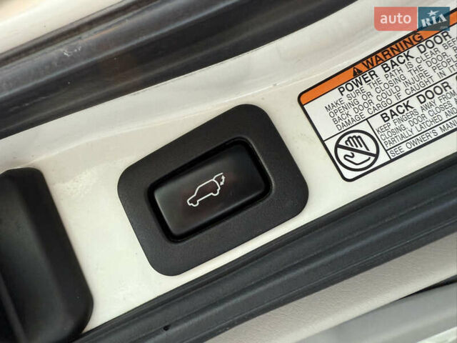 Белый Тойота Ленд Крузер, объемом двигателя 4.46 л и пробегом 111 тыс. км за 58900 $, фото 26 на Automoto.ua