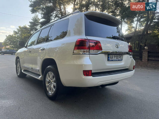 Белый Тойота Ленд Крузер, объемом двигателя 4.61 л и пробегом 122 тыс. км за 54000 $, фото 17 на Automoto.ua