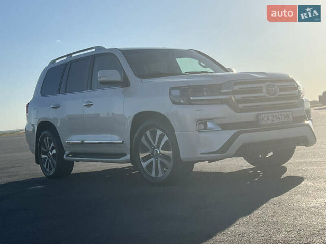Белый Тойота Ленд Крузер, объемом двигателя 4.46 л и пробегом 250 тыс. км за 44999 $, фото 5 на Automoto.ua