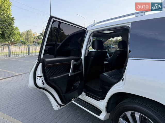 Белый Тойота Ленд Крузер, объемом двигателя 4.46 л и пробегом 111 тыс. км за 58900 $, фото 22 на Automoto.ua