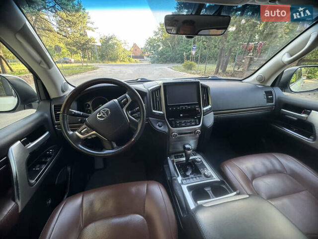 Белый Тойота Ленд Крузер, объемом двигателя 4.61 л и пробегом 122 тыс. км за 54000 $, фото 29 на Automoto.ua