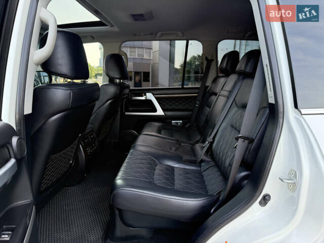 Белый Тойота Ленд Крузер, объемом двигателя 4.46 л и пробегом 111 тыс. км за 58900 $, фото 23 на Automoto.ua