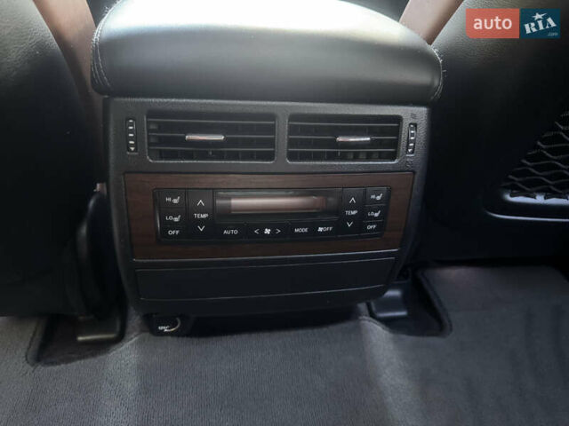 Белый Тойота Ленд Крузер, объемом двигателя 4.61 л и пробегом 122 тыс. км за 54000 $, фото 26 на Automoto.ua