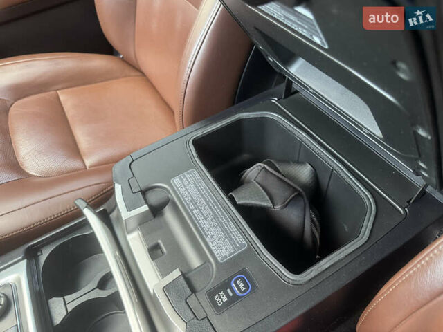 Белый Тойота Ленд Крузер, объемом двигателя 4.61 л и пробегом 122 тыс. км за 54000 $, фото 44 на Automoto.ua