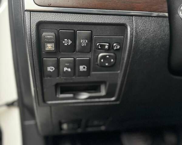 Белый Тойота Ленд Крузер, объемом двигателя 4.46 л и пробегом 192 тыс. км за 54555 $, фото 14 на Automoto.ua