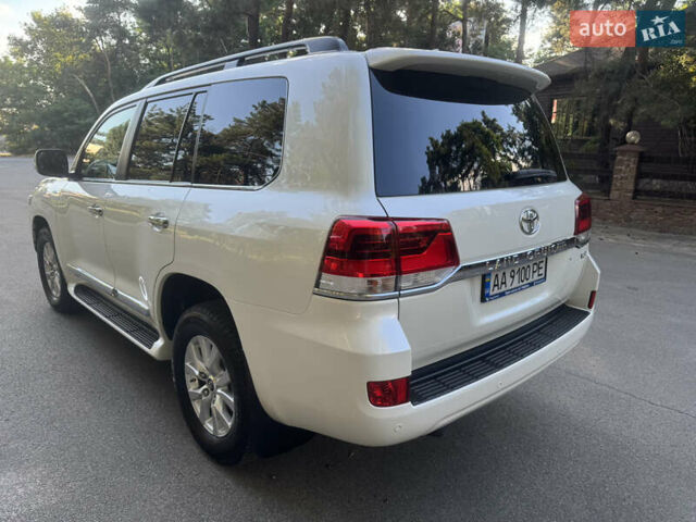 Белый Тойота Ленд Крузер, объемом двигателя 4.61 л и пробегом 122 тыс. км за 54000 $, фото 16 на Automoto.ua