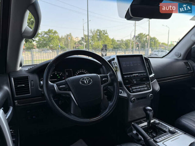 Белый Тойота Ленд Крузер, объемом двигателя 4.46 л и пробегом 111 тыс. км за 58900 $, фото 14 на Automoto.ua