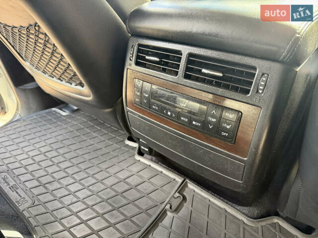 Белый Тойота Ленд Крузер, объемом двигателя 4.46 л и пробегом 195 тыс. км за 44999 $, фото 28 на Automoto.ua